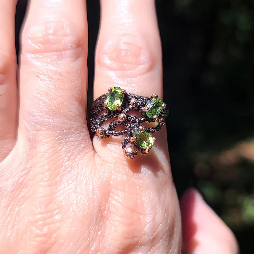 Peridot sterling wreath Vine ring with rose gold accents sz 8 - Picture 6 of 7